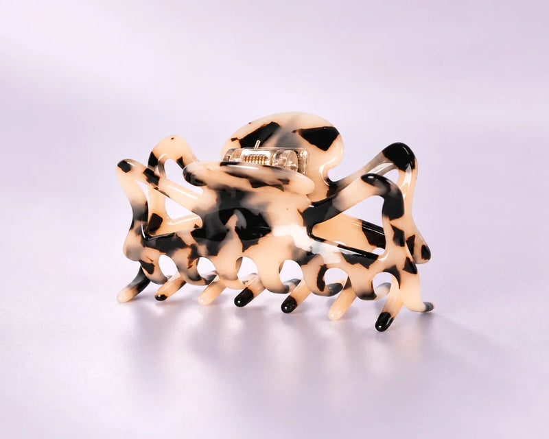 Tortoise acetate hair claw, 7 × 4cm